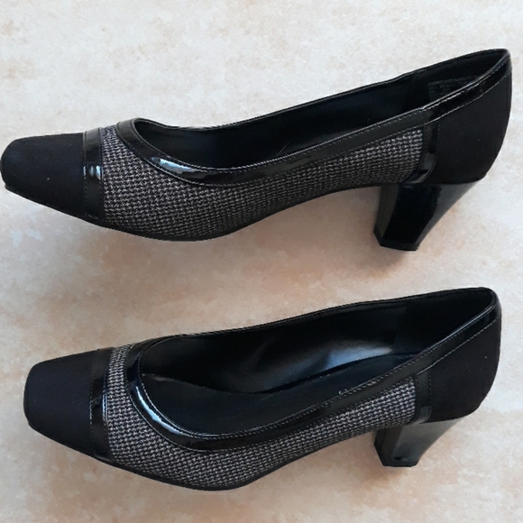 *Host Pick*Covington cute shoes - Picture 6 of 8